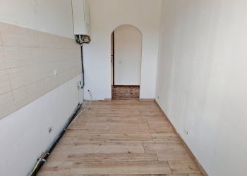 Hall / corridoio - Three-room apartment VIA SAN ROCCO
 
53, Vergiate - photo 13