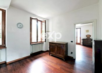Three-room apartment Via Cacciatori delle Alpi, Argegno - photo 1