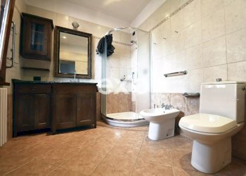 Three-room apartment Via Cacciatori delle Alpi, Argegno - photo 10