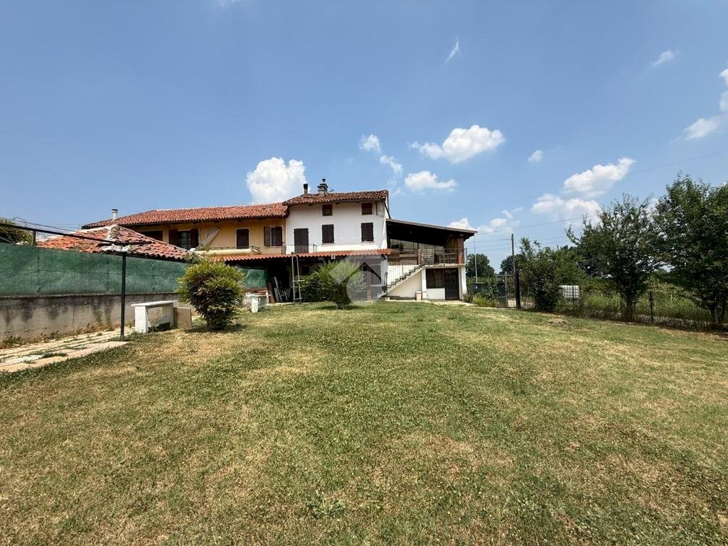 Independent house Piazza Camillo Benso di Cavour, Isolabella - photo 1