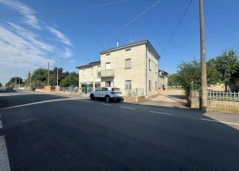 Semi-detached house Via canalino, Castelnovo di Sotto - photo 2