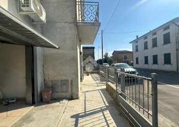 Semi-detached house Via canalino, Castelnovo di Sotto - photo 27