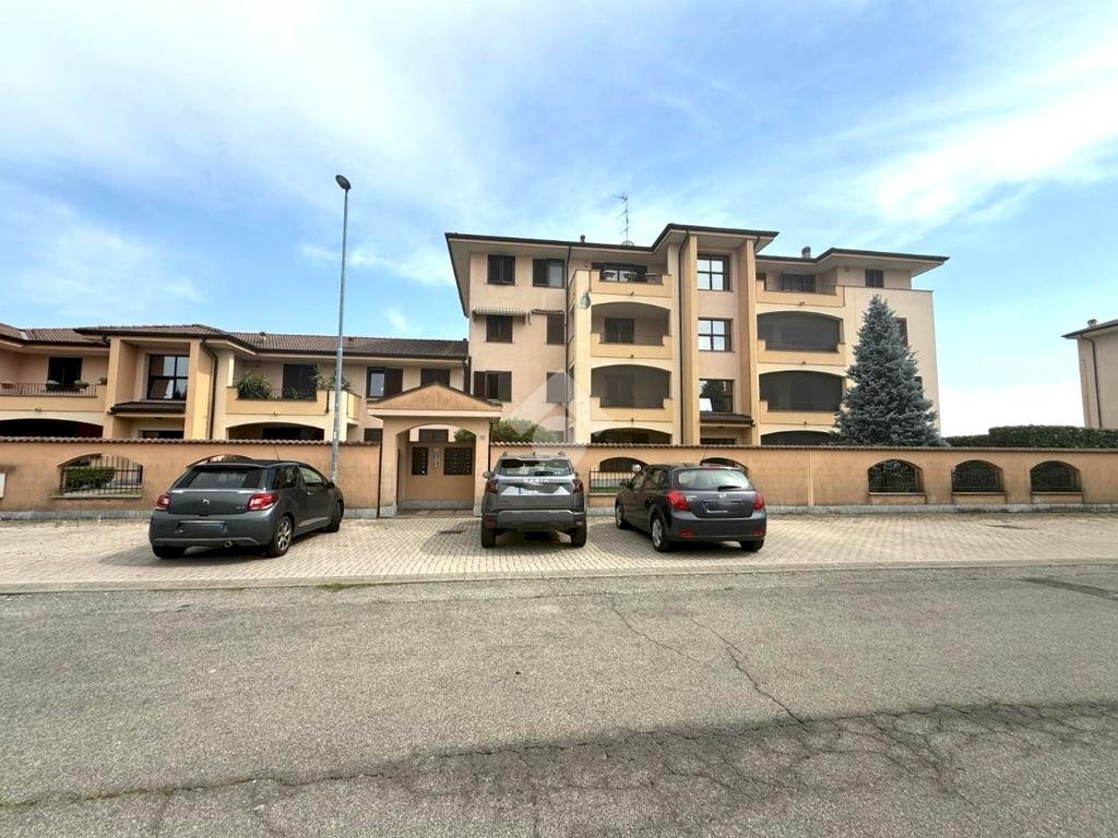 Three-room apartment Via Perone, Trecate - photo 1