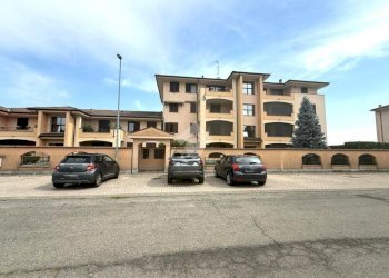 Three-room apartment Via Perone, Trecate - photo 1