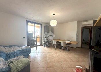 Three-room apartment Via Perone, Trecate - photo 2
