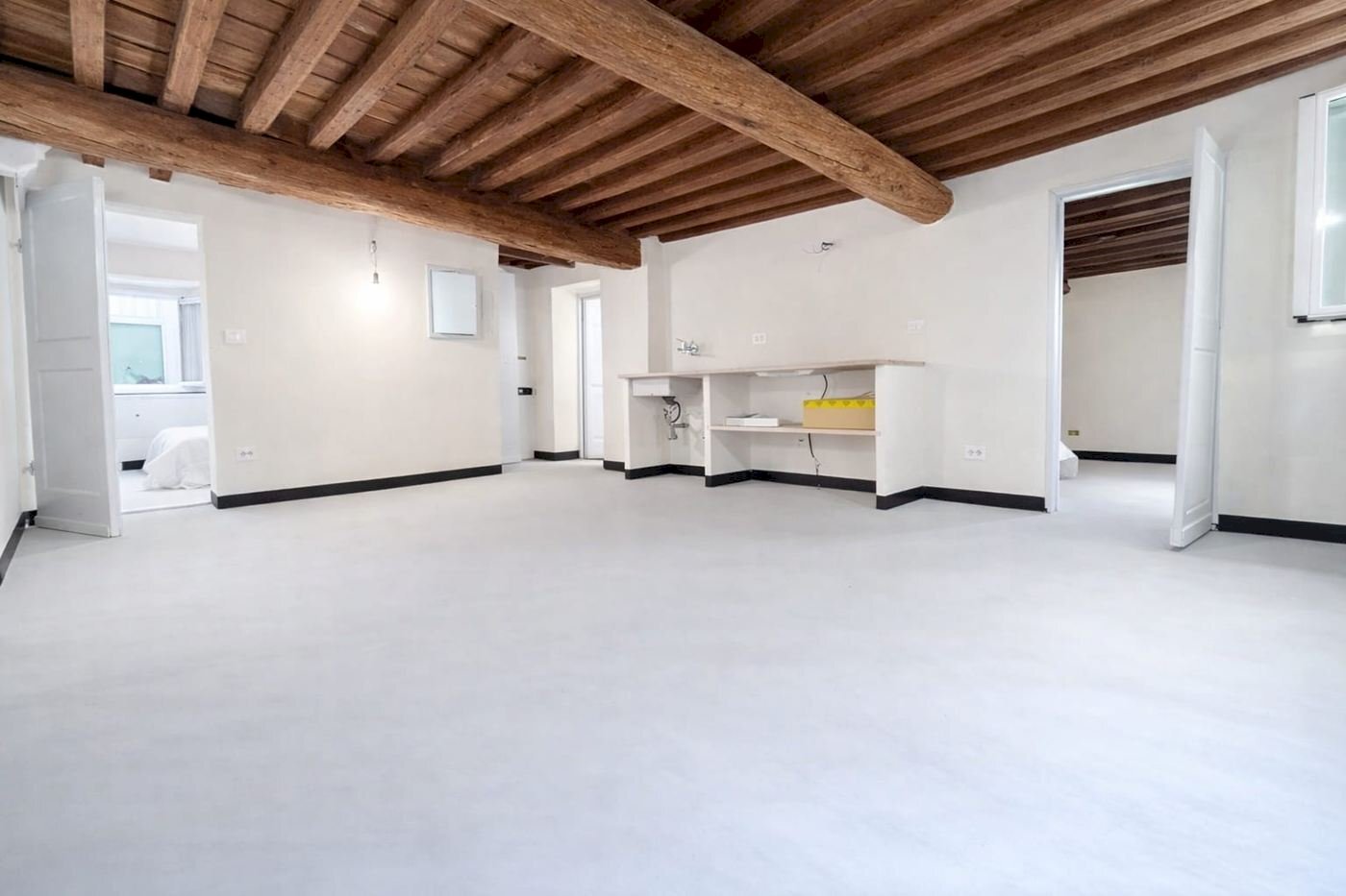 Four-room apartment vico dei Migliorini, Genova (neighborhood Centro Storico) - photo 1
