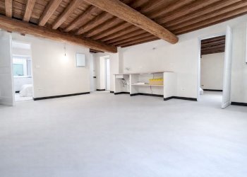 Four-room apartment vico dei Migliorini, Genova (neighborhood Centro Storico) - photo 1
