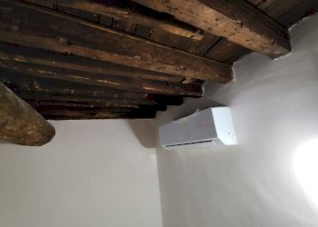 Four-room apartment vico dei Migliorini, Genova (neighborhood Centro Storico) - photo 9