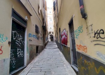 Four-room apartment vico dei Migliorini, Genova (neighborhood Centro Storico) - photo 14