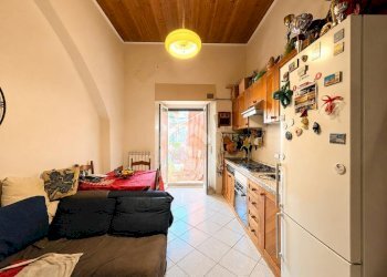 Bilocale Piazza Lavagnola, Savona (zona Lavagnola) - foto 2