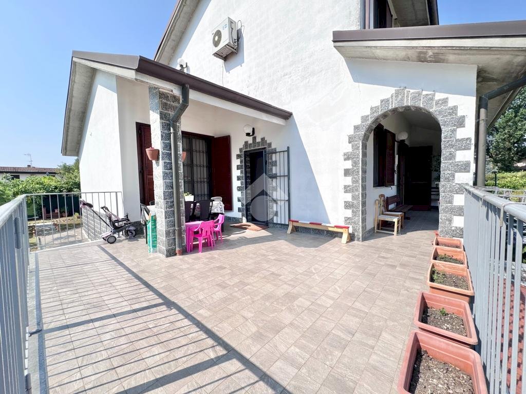 Terraced Villa Via aldo moro, Casarile - photo 2