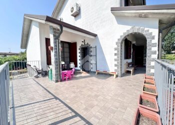 Terraced Villa Via aldo moro, Casarile - photo 2