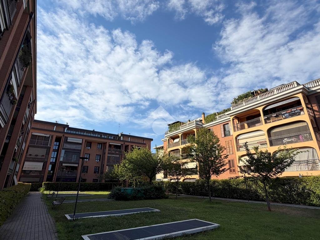 Three-room apartment Via Giacomo Leopardi, San Donato Milanese - photo 1