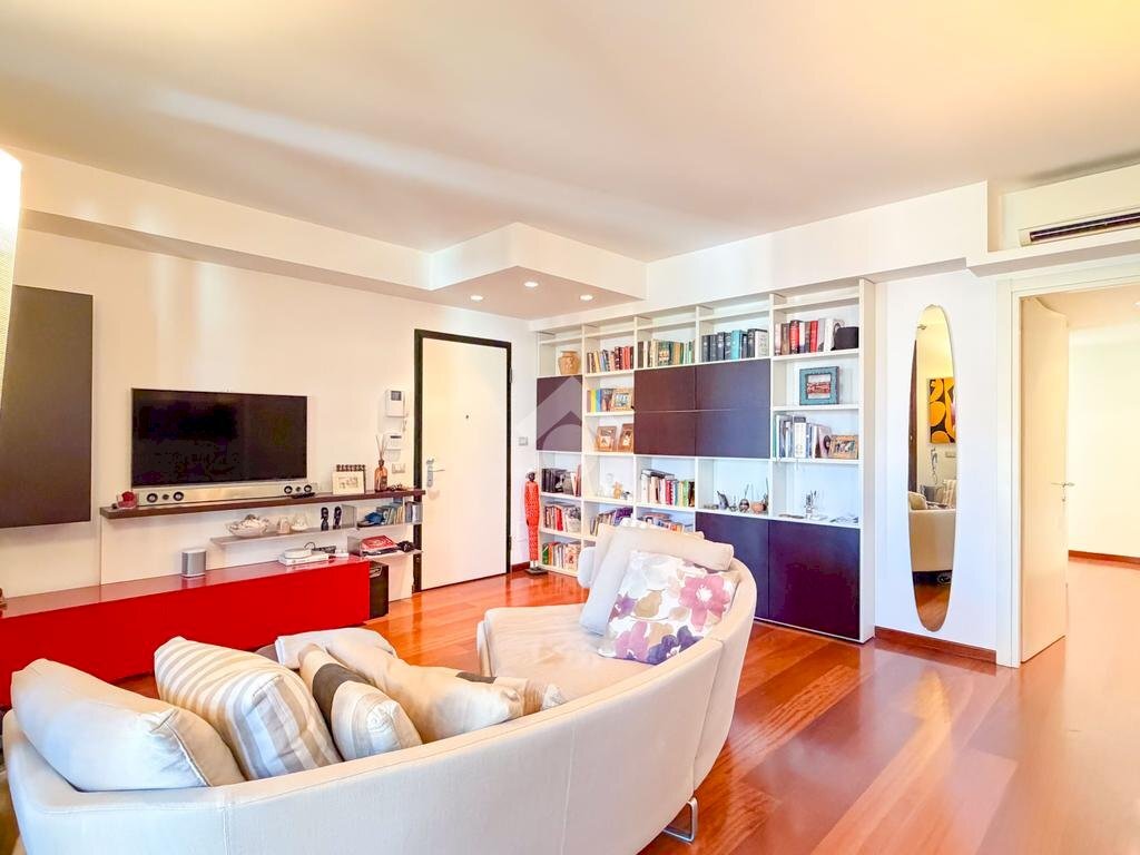 Three-room apartment Via Giacomo Leopardi, San Donato Milanese - photo 3