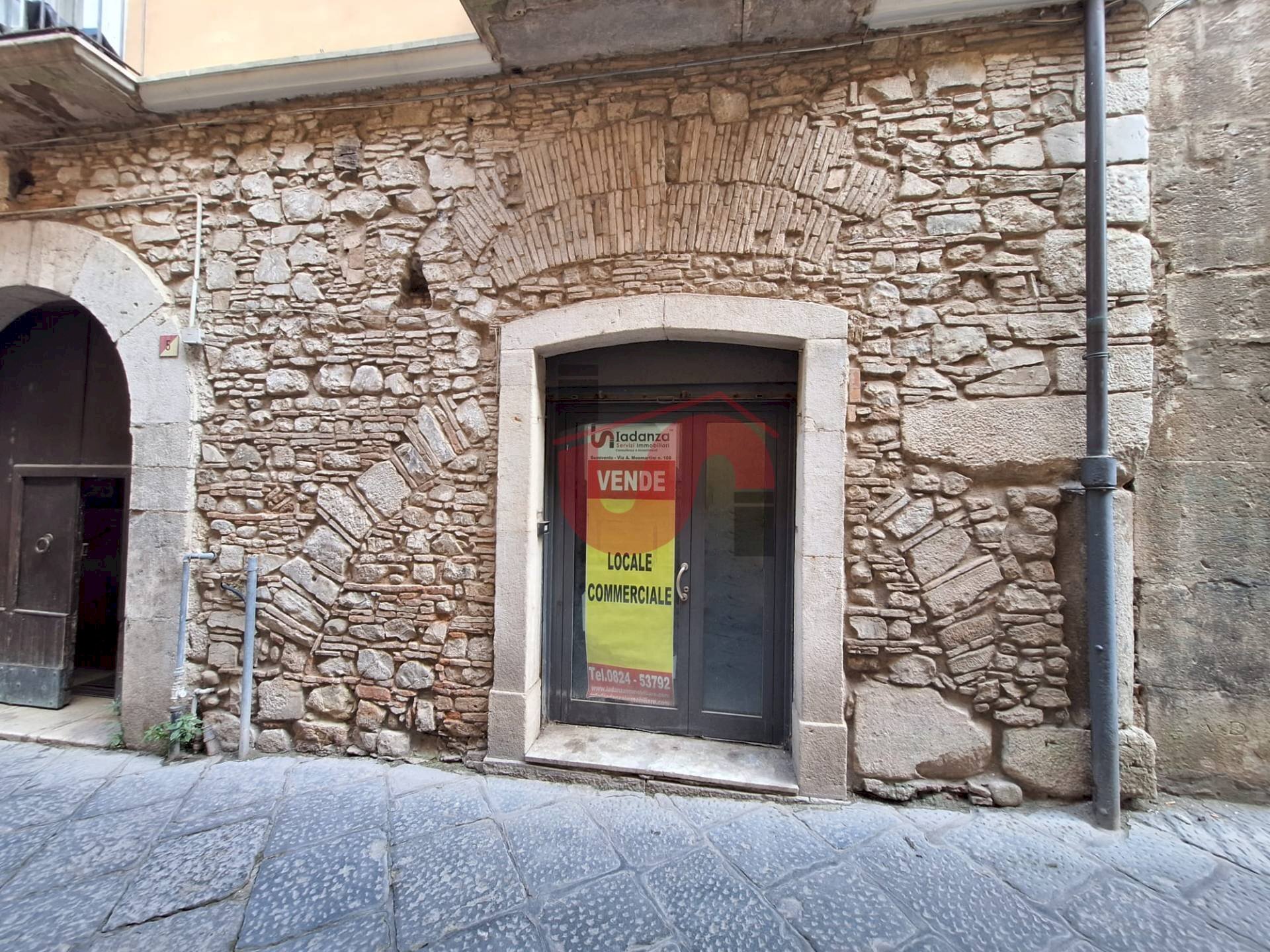 Foto 2 - Commercial Premises Via Stanislao da Bologna, Benevento - photo 2