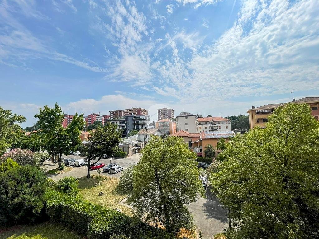 Four-room apartment Via Monte Cervino, Cusano Milanino - photo 1