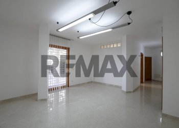 Stanza vuota - Quadrilocale Via Padre Giovanni  Semeria
 
29, Conversano - foto 4