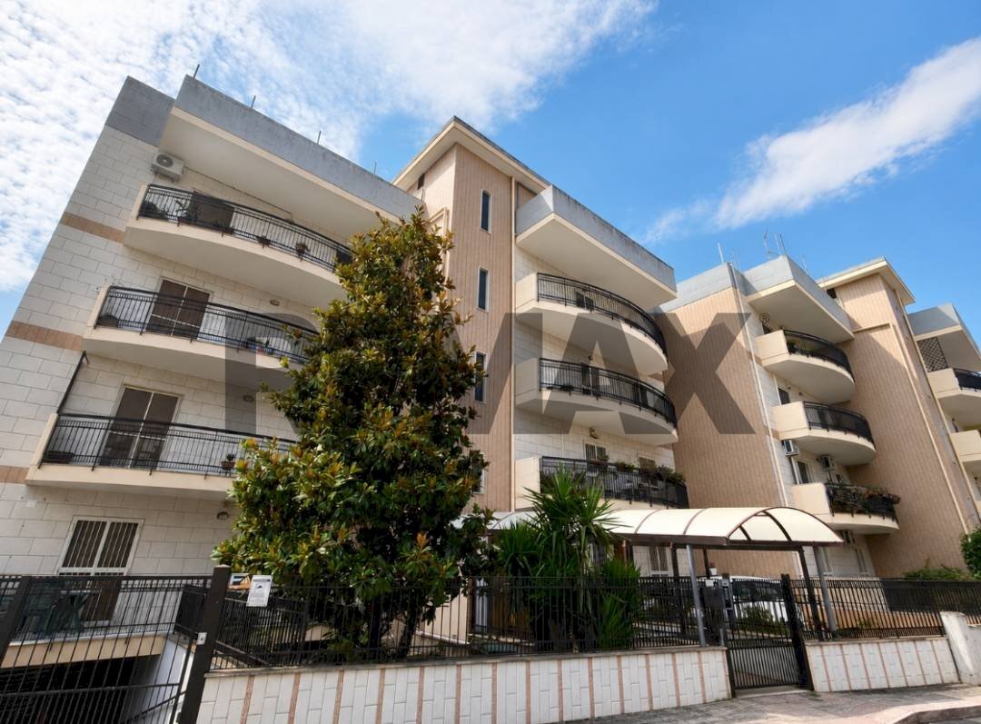 Edificio all\'aperto - Quadrilocale Via Caduti Sul Lavoro
 
12, Bitetto - foto 1