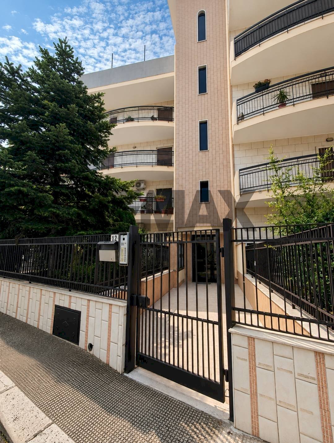 Edificio all\'aperto - Quadrilocale Via Caduti Sul Lavoro
12, Bitetto - foto 2