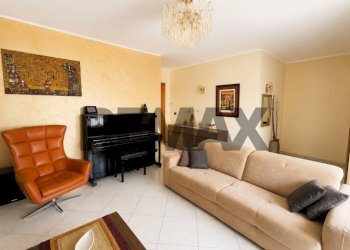 Soggiorno - Four-room apartment Via Caduti Sul Lavoro
 
12, Bitetto - photo 7
