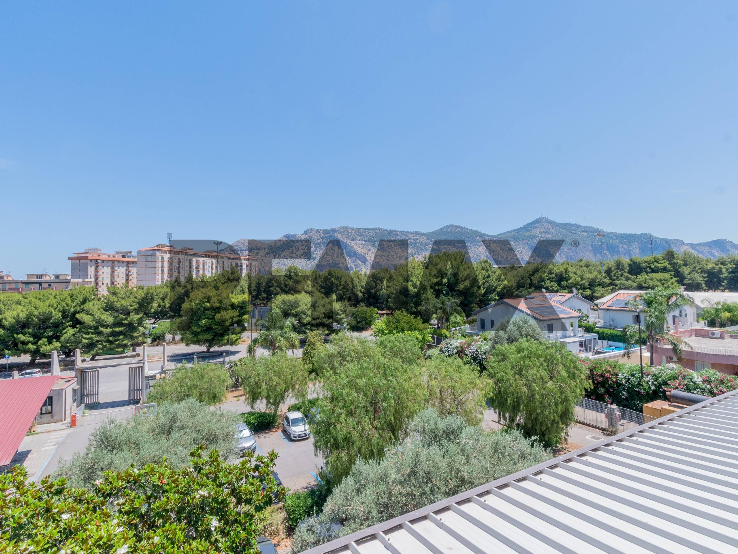 Vista delle montagne - Ufficio Via Lanza di Scalea
1350, Palermo - foto 2
