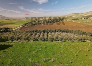 Vista delle montagne - Terreno agricolo cda poggio Monaco
snc, Paterno - foto 1