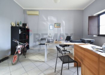 Ufficio - Shed luigi capuana
30, Camporotondo Etneo - photo 20