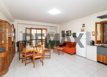 Sala da pranzo - Quadrilocale Via Provinciale per riposto
 
39, Acireale - foto 3