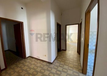 Hall / corridoio - Apartment Via Francesco Crispi
 
7, Belpasso - photo 18