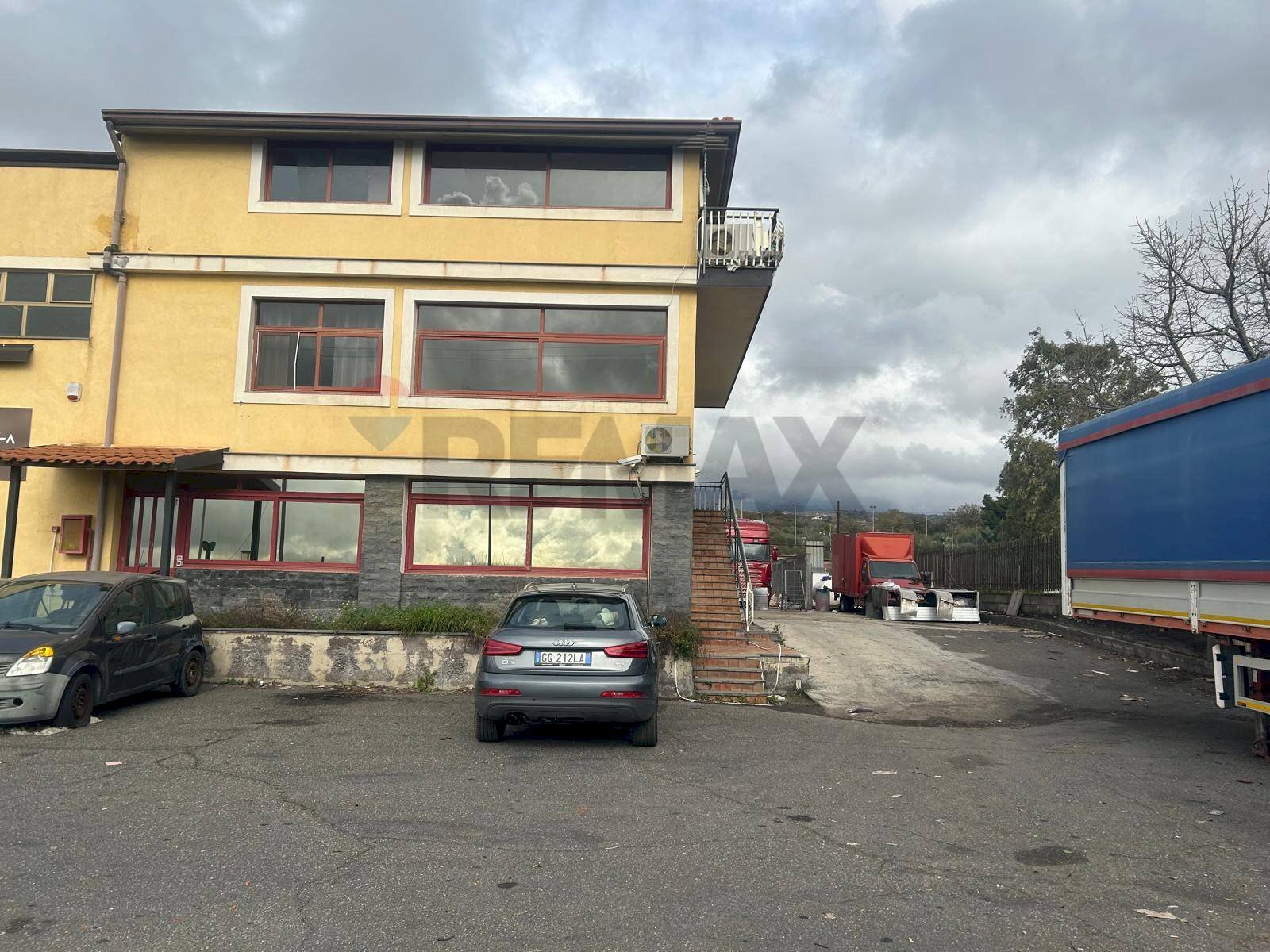 Edificio all\'aperto - Locale Commerciale Contrada scagliola
 
snc, Belpasso - foto 1