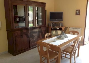 Sala da pranzo - Semi-detached house Via Beatrice Di Tenda
 
10, Valverde - photo 4