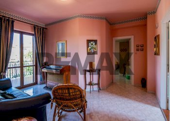 Soggiorno - Semi-detached house Via Beatrice Di Tenda
 
10, Valverde - photo 13