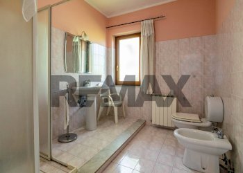 Bagno - Semi-detached house Via Beatrice Di Tenda
 
10, Valverde - photo 21