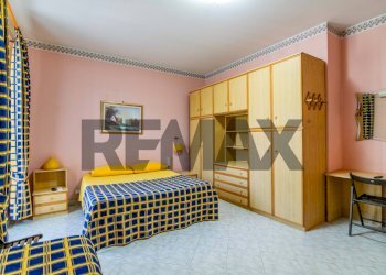 Camera / camera da letto - Semi-detached house Via Beatrice Di Tenda
 
10, Valverde - photo 28
