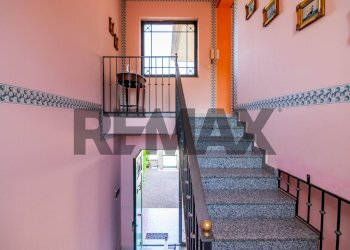 Scale - Semi-detached house Via Beatrice Di Tenda
 
10, Valverde - photo 31