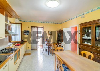 Cucina - Semi-detached house Via Beatrice Di Tenda
 
10, Valverde - photo 32