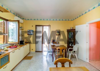 Cucina - Semi-detached house Via Beatrice Di Tenda
 
10, Valverde - photo 33