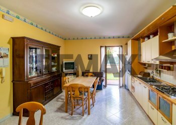 Cucina - Semi-detached house Via Beatrice Di Tenda
 
10, Valverde - photo 34