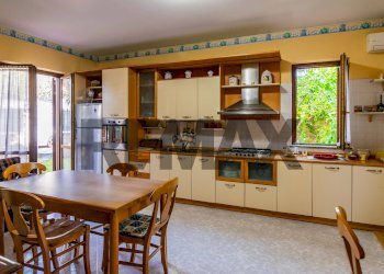Cucina - Semi-detached house Via Beatrice Di Tenda
 
10, Valverde - photo 35