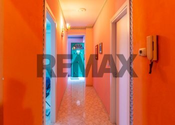 Hall / corridoio - Semi-detached house Via Beatrice Di Tenda
 
10, Valverde - photo 36