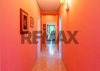 Hall / corridoio - Semi-detached house Via Beatrice Di Tenda
 
10, Valverde - photo 37