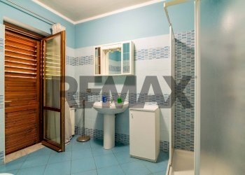 Bagno - Semi-detached house Via Beatrice Di Tenda
 
10, Valverde - photo 42