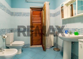 Bagno - Semi-detached house Via Beatrice Di Tenda
 
10, Valverde - photo 43