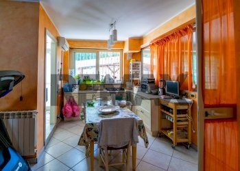 Sala da pranzo - Semi-detached house Via Beatrice Di Tenda
 
10, Valverde - photo 45