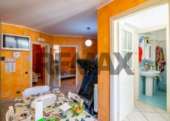 Bagno - Semi-detached house Via Beatrice Di Tenda
 
10, Valverde - photo 46