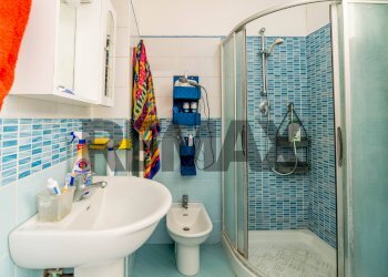 Bagno - Semi-detached house Via Beatrice Di Tenda
 
10, Valverde - photo 49
