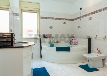 Bagno - Quadrilocale Via Liberazione
 
3, Lentini - foto 33