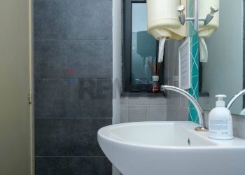 Bagno - Commercial Premises Via Nino Martoglio
 
6, Catania - photo 17