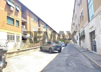 Edificio all\'aperto - Quadrilocale Via Pergamo
1, Roma - foto 2