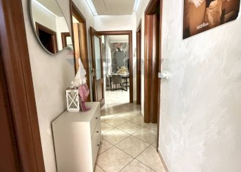 Hall / corridoio - Three-room apartment via clanio
 
33, Orta di Atella - photo 4